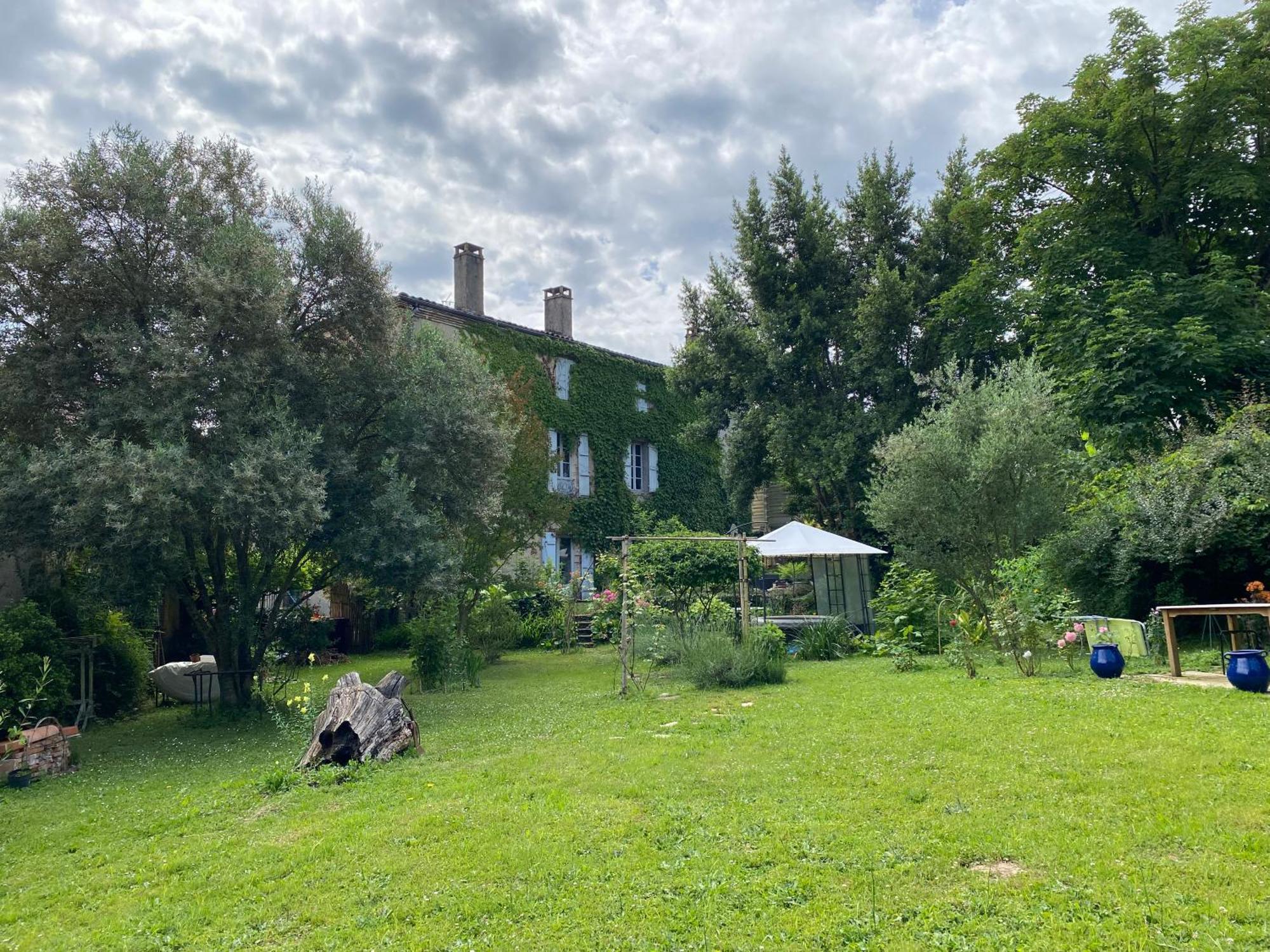 Au Jardin Y Bed & Breakfast Moissac Ngoại thất bức ảnh